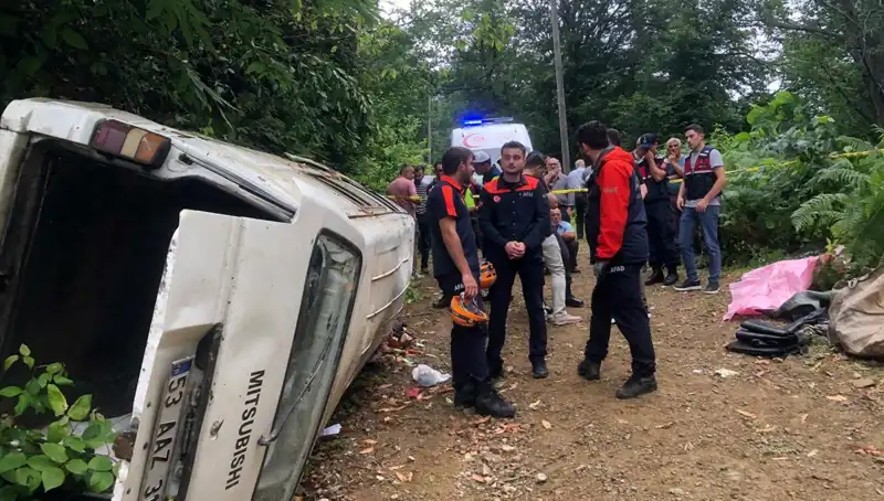 Rize'de Minibüs Kazası: Yamaçtan Yuvarlanma Sonucu İki Ölüm ve Üç Yaralı