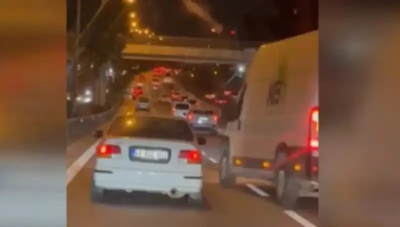 Tuzla'da Makas Terörü: Kaza Yapan Sürücü Hızla Tutuklandı!