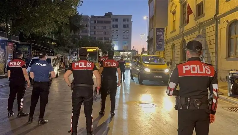 İstanbul'un Gece Hayatında Şok Gözaltılar: 4 Saatte Yüzlerce Tutuklama