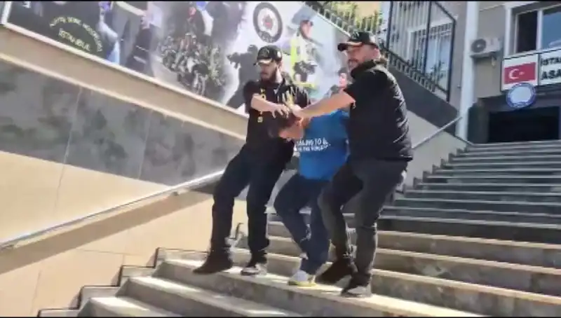 Ümraniye'deki Şaşırtıcı Gasp Olayı: 600 Bin Liralık Kolye Yolu ile Yakalandılar
