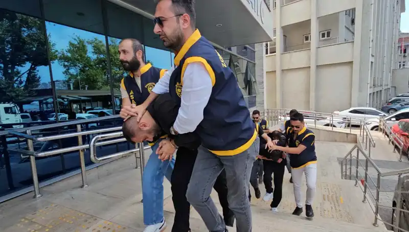 FETÖ Yalanıyla Milyonlarca Lira Vurgun: Dolandırıcılar Peş Peşe Yakalandı!