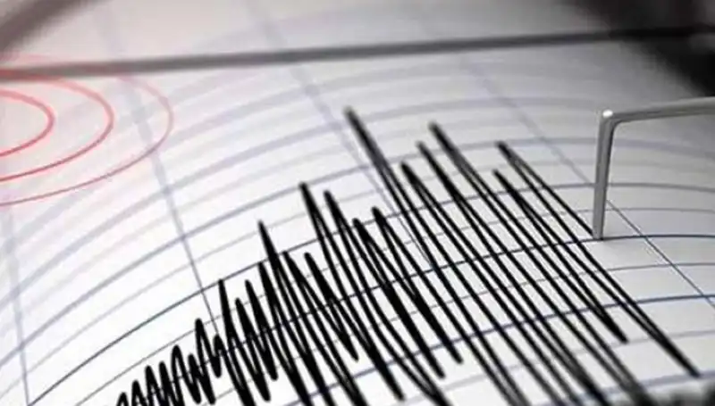 Sındırgı'da Panik Yaratan 4,3 Büyüklüğünde Deprem! Hayat Durdu