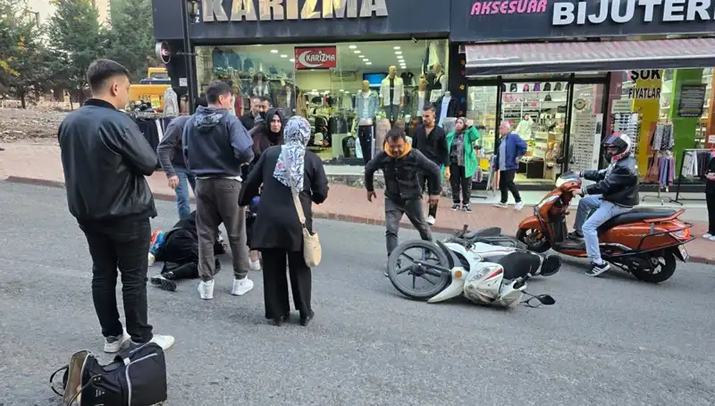 Zonguldak’ta Motorsiklet Kazası: 3 Yaralı, Kaza Anı Görüntüleri Sosyal Medyayı Salladı