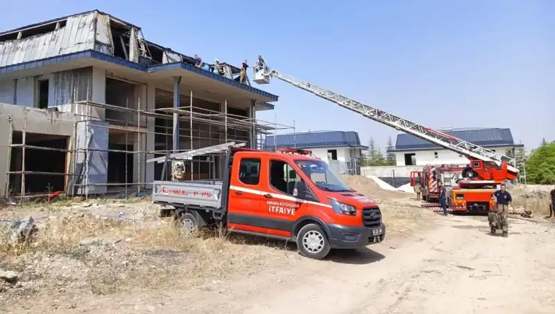 Ankara Gölbaşı'nda Villalara Sıçrayan Yangın Panic Yarattı