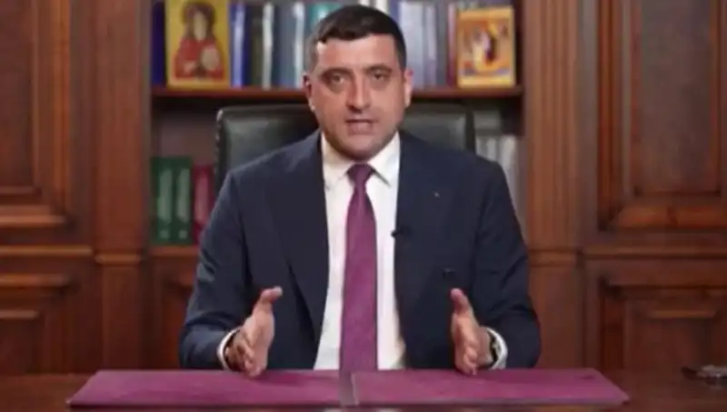 Aşırı Sağcı Adayın Romanya Seçimlerinde Gösterdiği Başarı Merak Uyandırıyor