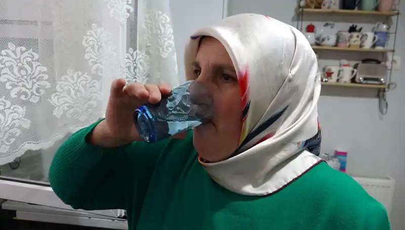 Türkiye'de 30 Yıldır Nisan Yağmurlarını Şifa Olarak Tüketen Kadın