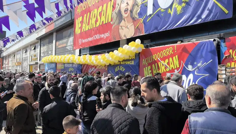 Bursa'da Alışveriş Çılgınlığı: İndirim Günleri İzdihamı Neyin Nesi?