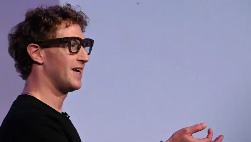 Zuckerberg'den Devrim Niteliğinde Gözlük Tanıtımı: Yapay Zeka ile Geleceğe Yolculuk