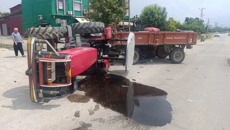 Otomobil ve Traktör Çarpıştı: Devrilen Araçta İki Kişi Yaralandı