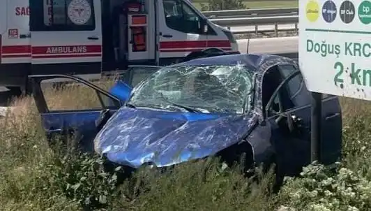 Kontrolden Çıkan Araç Takla Attı, İki Kişi Yaralandı
