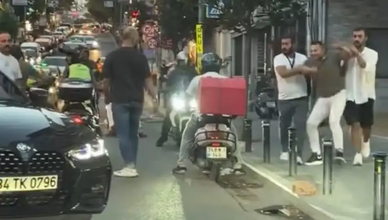 Nişantaşı’nda Yol Verme Kavgasında Kadına Sopa ile Saldırı!
