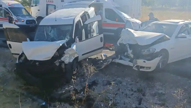 Nevşehir'de Feci Trafik Kazası: 14 Kişi Yaralandı, Olayın Ayrıntıları Şok Edici!