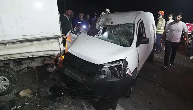 İstanbul'da Feci Kaza: 3 Kişi Yaralandı, Olay Anı Kamerada!