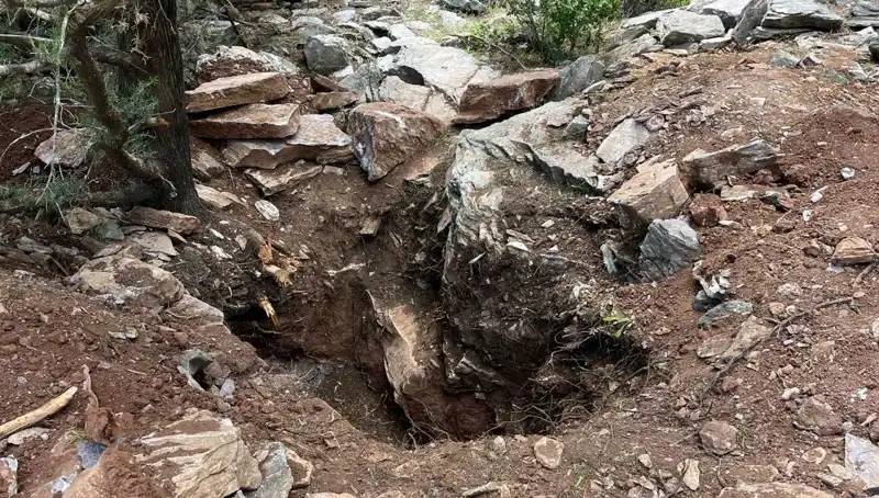 Eski Vali ve Emekli Albay Define Ararken Suçüstü Yakalandılar