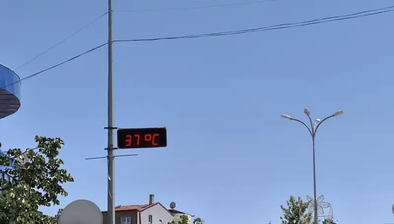 İlçede Termometreler 38 Dereceyi Geçti: Sıcak Hava Alarm Verdi