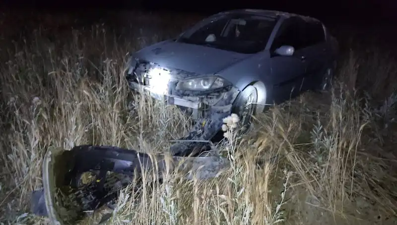 Burdur’da Otomobil Tarlaya Uçtu: İki Kişi Yaralandı