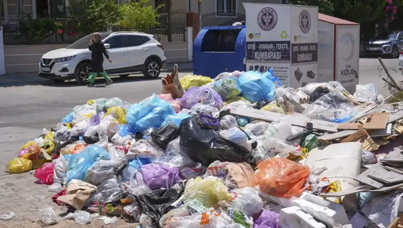 İzmir’de Çöp Yığınları Sorunu: Kentin Temizliği Tehlikede!