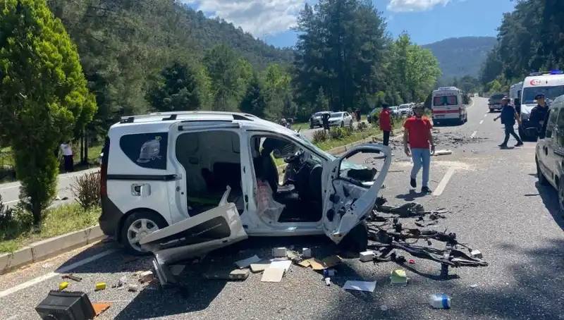 Marmaris'te Feci Kaza: Can Kaybı ve Yaralılar Savaş Alanını Andırıyor