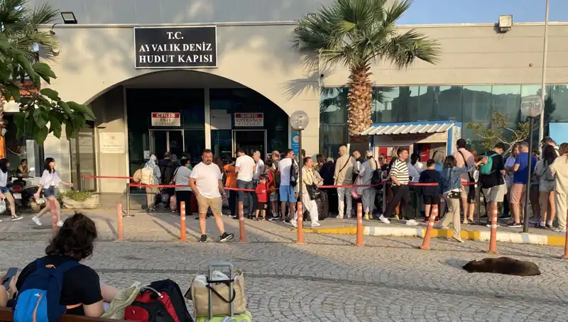Bayramda Midilli Adası’na Yapılan Akın: Tatilciler Coşkuyla Karşılandı