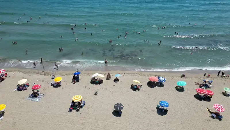 Tekirdağ’da Sıcak Havalarda Sahillere Akın: Yerli ve Yabancı Turistler Buluştu