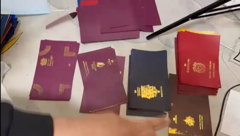Sahte Belgeler Çetesi Çökertildi:  Şok Edici Operasyon Detayları