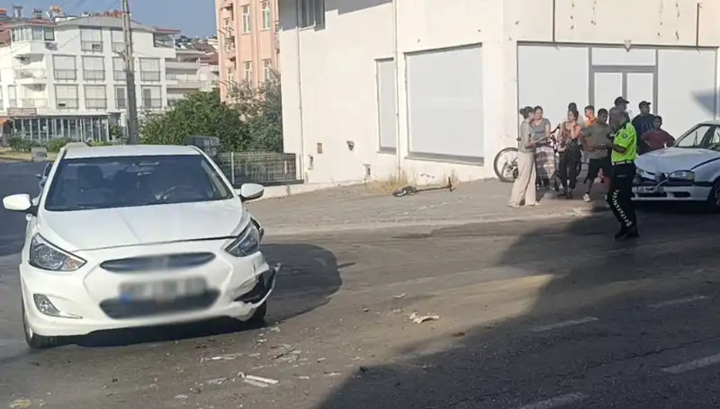 Antalya'da Korkunç Kaza: İki Otomobil Çarpıştı, Yaralılar Var!