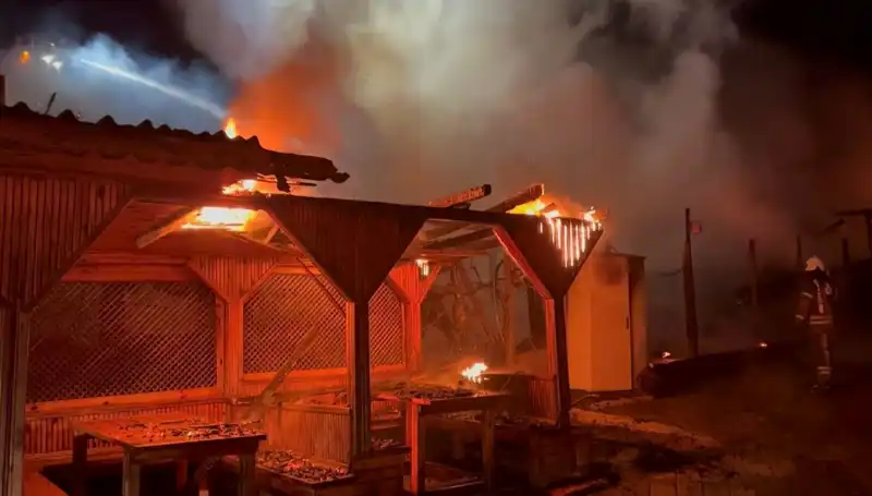 Şile'de Altı Gözleme Restoranı Yangında Kül Oldu: Gözlemecilerin Feryadı
