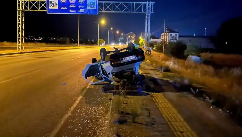 TIR'ın Sıkıştırdığı Otomobil Takla Attı, Yolda Korku Dolu Anlar Yaşandı