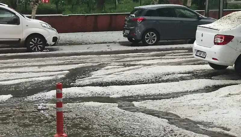 Ardahan'da Dolu Felaketi: Şehrin Beyaz Giysisiyle Tuttuğu Şok Etkisi