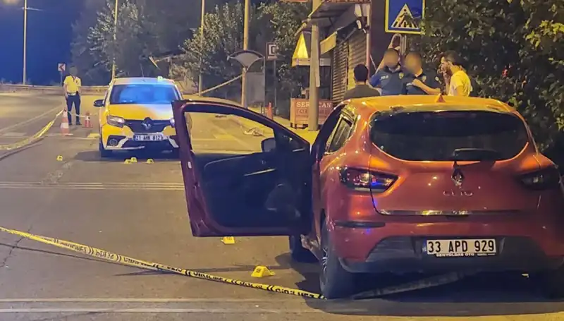 Otomobillerden inip birbirlerine ateş ettiler: 2 ölü, 5 yaralı