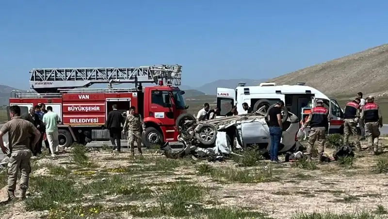 Van'da Feci Kaza: 4 Can Kaybı, 2 Yaralı ile Acı Tablo