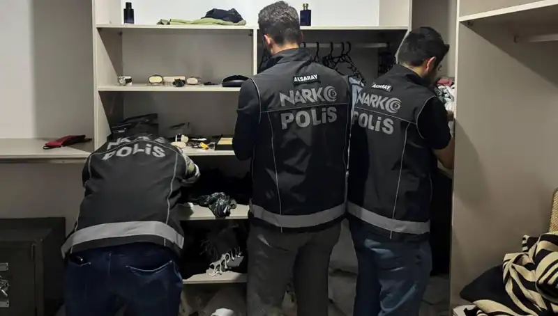 Uyuşturucu Operasyonunda Şok Eden F Serisi Dolar Ele Geçirildi