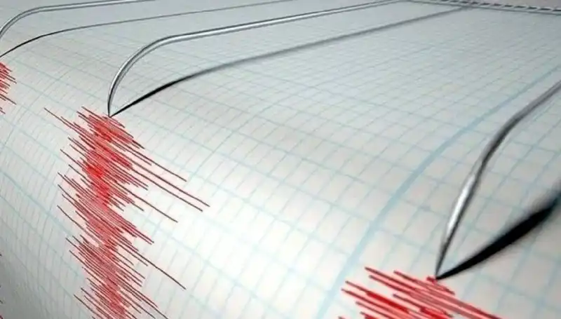 Sındırgı'da Ardışık Depremler: Bölge Halkı Endişeli ve Hazır