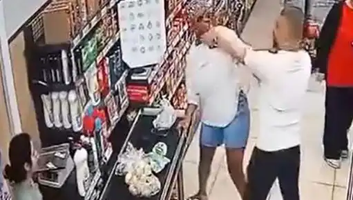 Markette Kasa Sırasında Şok Olay: Kadına Çocuk Önünde Saldırı!