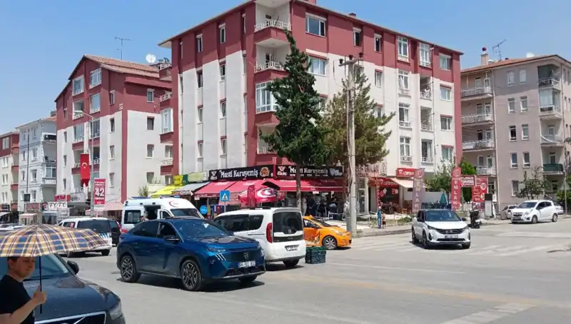 Taksi ve Otomobil Kaza Yaptı: Olay Yerinde Gergin Anlar