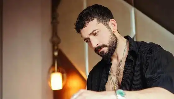 Oyuncu Emre Bulut'a Şok Suçlama: Sahte Komiserle Araç Kaçırdığı İddia Ediliyor!