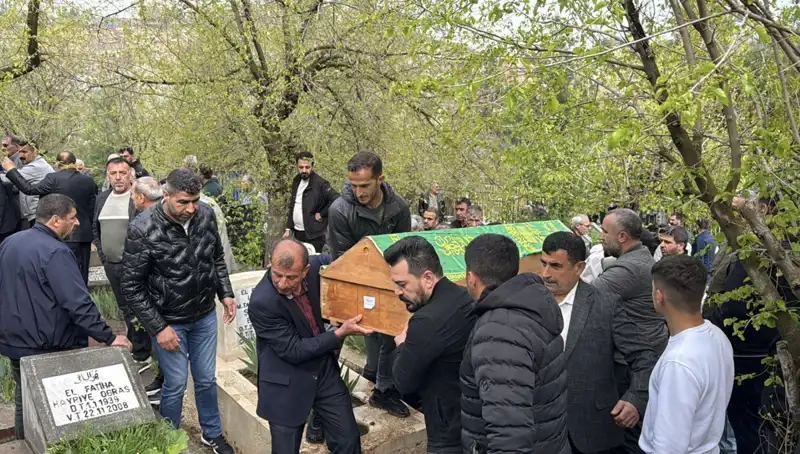 Karabük'teki Trafik Kazasında Hayatını Kaybedenlerin Acı Sonucu Diyarbakır'da Yaşandı
