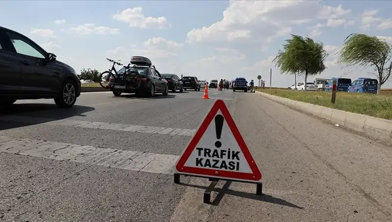 Adana'da Feci Kaza: Kamyon ve Otomobil Çarpıştı, Hayatını Kaybeden Var!