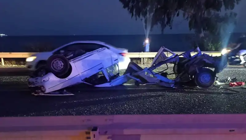 İkiye Bölünen Otomobilde Çarpıcı Kaza: 1 Ölü, 1 Yaralı