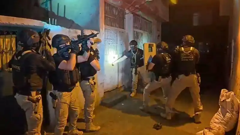 İstanbul'da DAEŞ Operasyonunda 18 Şüpheli Gözaltına Alındı