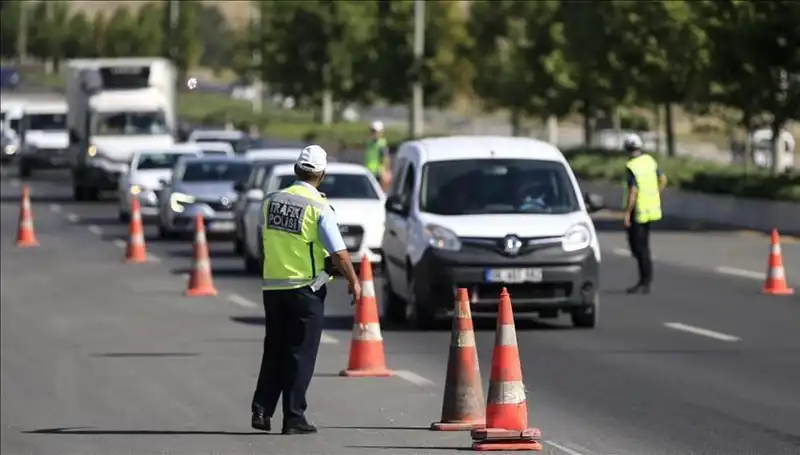 Tüneli Kapatıp Konvoy Oluşturan Protestocular Nedeniyle Trafik Kaosu!