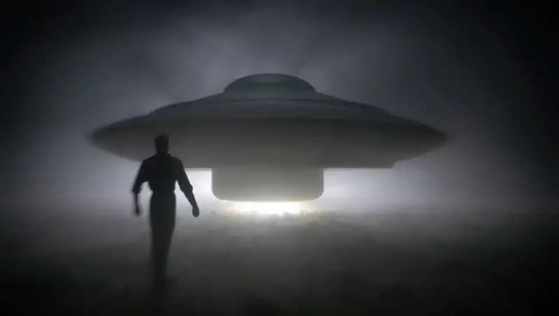 UFO Uzmanı Şok Edici Uyarıda Bulundu: “Uzaylılar Masum İnsanları Hemencik Öldürüyor!”