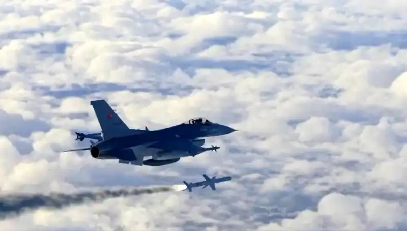 F-16 EDPOD'un Başarıyla Geçtiği Testler, Havacılıkta Yeni Bir Dönemi Başlatabilir