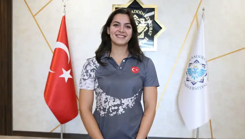 Altın Madalyalı Esra'nın Dünya Şampiyonluğu Yolundaki Hırslı Mücadelesi