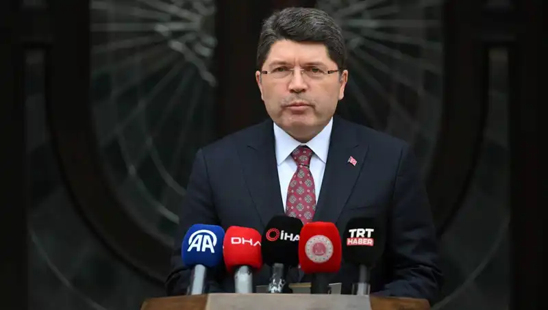 İmralı Heyeti, Adalet Bakanı Tunç ile Tarihi Görüşmeyi Gerçekleştiriyor