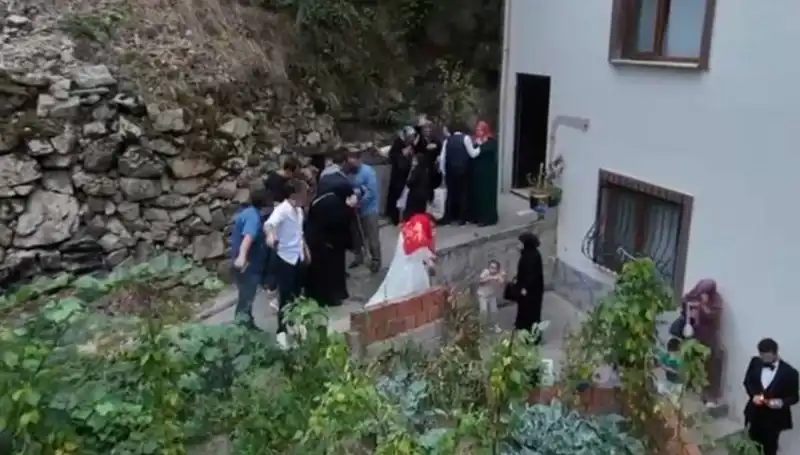 Düğün Ortasında Yaşanan Kanlı Olayın Şok Edici Görüntüleri Yayınlandı