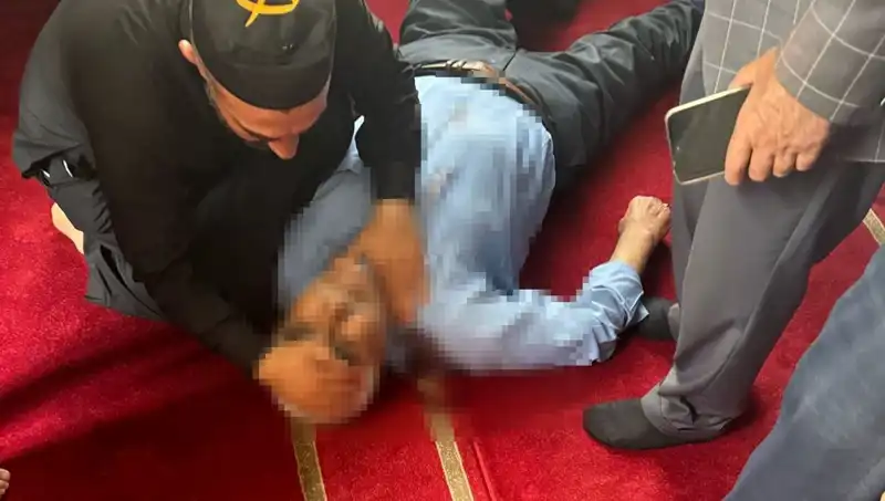 Camide Namaz Kılarken Bıçaklanan Vatandaşın Hayati Tehlikesi Süredür mü?