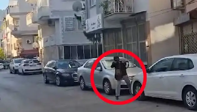 İzmir'de Saldırganla Çatışma Anları: Güvenlik Güçleri Açıklama Yapacak