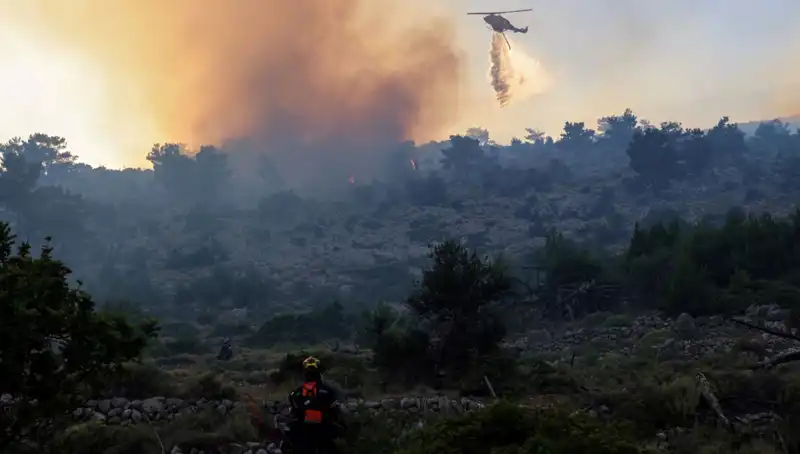 Eğriboz Adası'ndaki Orman Yangını: İki Köy Tahliye Edildi