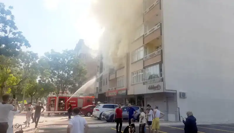 Yangın Anında Gözlerini Açan Gençler Hastaneye Kaldırıldı, Hayatta Kalma Mücadelesi Başladı!